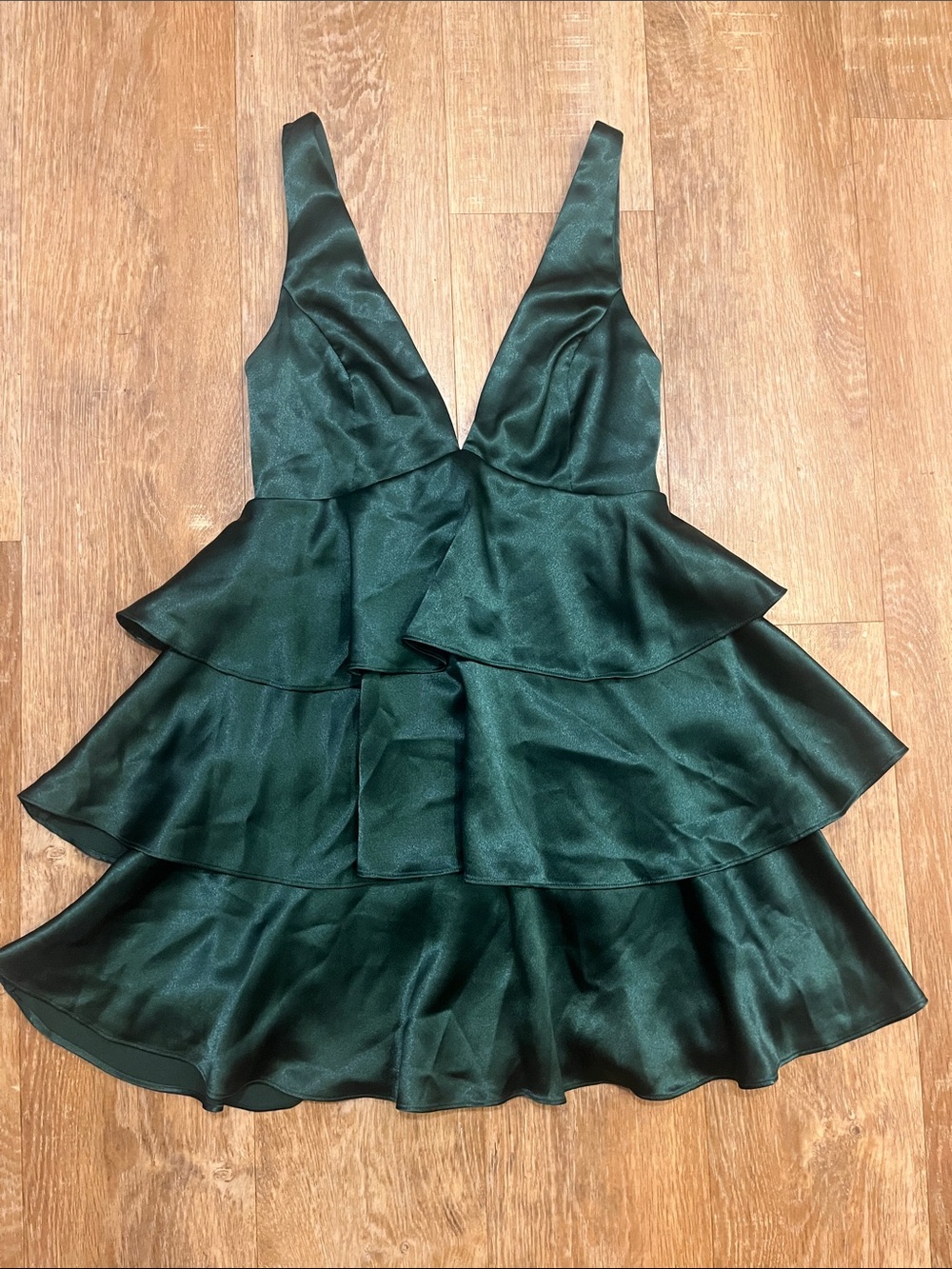 NEW Lulus Green Tiered Mini Dress Satin Sleeveless Holiday Cocktail Small S NWT - Picture 3 of 14